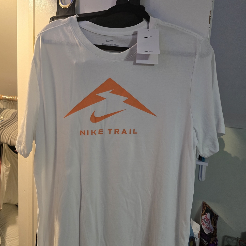 Nike Trail Men's Tee in White and Orange